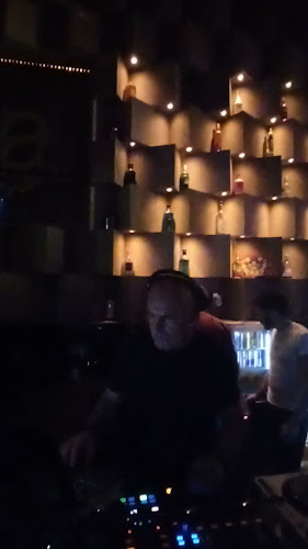 Comentarii opinii despre The Wall Bar