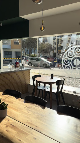 Opinii despre Asante Boutique Coffee Roasters în Costa da Caparica - Gastronomia e hotelaria