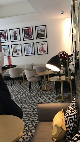 Opinii despre Vogue Café Porto în Porto - Gastronomia e hotelaria