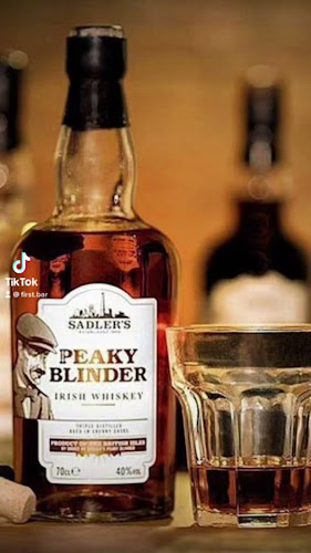 First Bar - Gastronomia e hotelaria