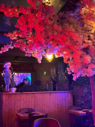 Av. 5 de Outubro 43, 4440-503 Valongo