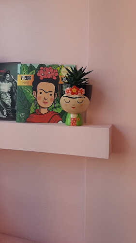 Hello Miss Frida - Marinha Grande