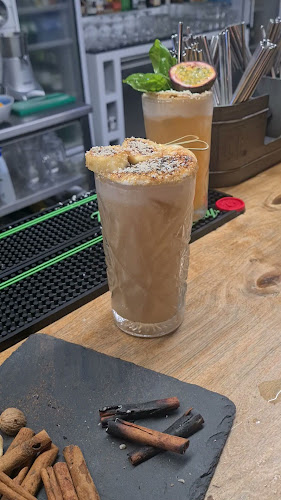 Reviews of Revolucion Cocktail Bar in Funchal - Gastronomia e hotelaria