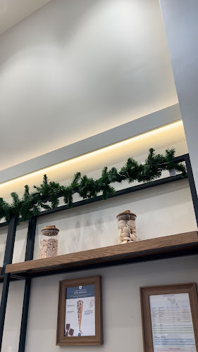 R. Garrett 42, 1200-204 Lisboa