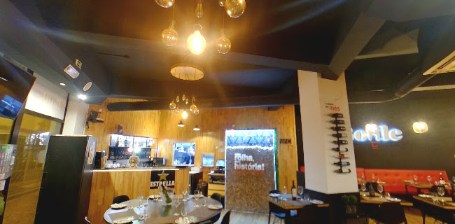Bottle . Wine and Food - Gastronomia e hotelaria