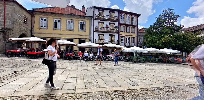 Em frente aos arcos da, Praça de São Tiago 15, 4810-445 Guimarães