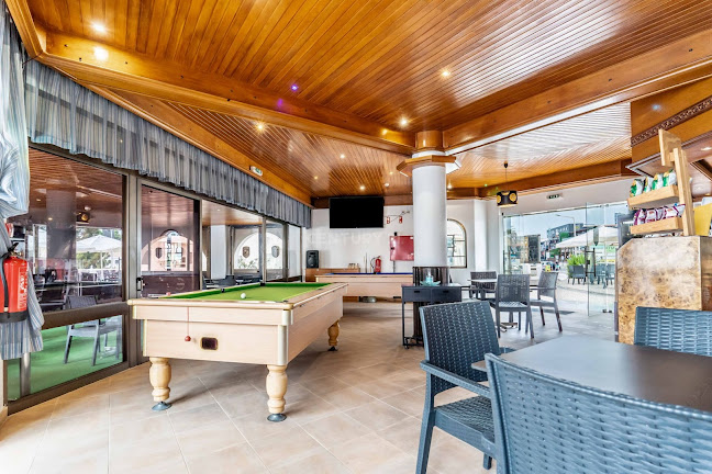 Pints and & Pitchers Sports Bar - Gastronomia e hotelaria