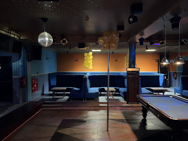 Eden Place Bar e Club