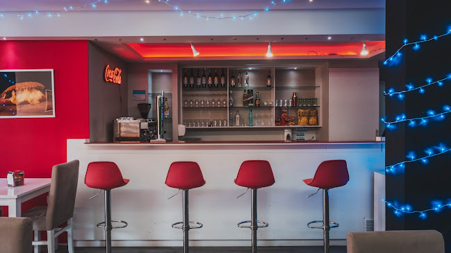 Friends e Planet Hot Dog