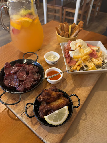 3 Copos - Tapas e Vinhos - Gastronomia e hotelaria