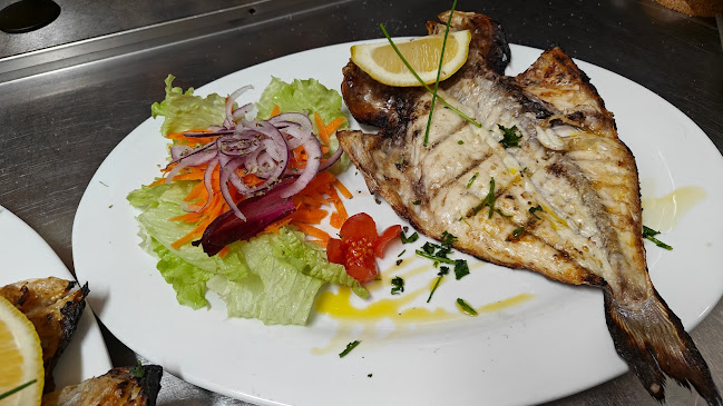 Cais Wine&Tapas Bar - Gastronomia e hotelaria