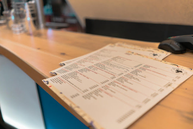 Menina e Moça Porto