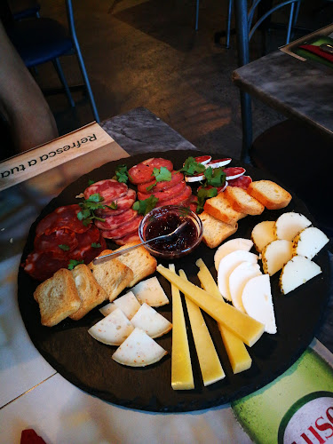 11 Tapas - Restaurante & Cocktail, WineBar - Gastronomia e hotelaria