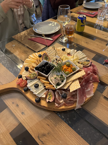 Opinii despre Cais Wine&Tapas Bar în Quarteira - Gastronomia e hotelaria