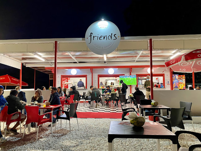 Friends e Planet Hot Dog