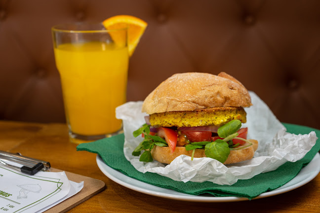 Cheers Sports Bar & Restaurant - Almada