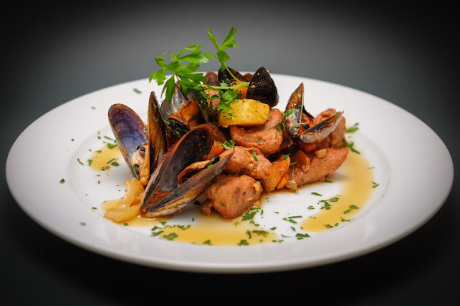 Av. Ria Formosa 29, 8800-591 Cabanas