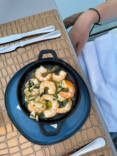 Comentarii opinii despre Tiles Restaurant