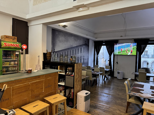 Praça do Giraldo 69, 7005-508 Évora