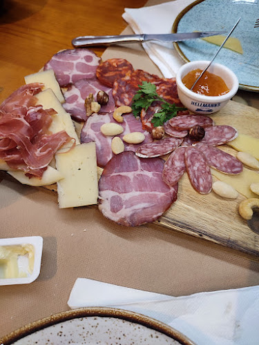 3 Copos - Tapas e Vinhos Open Times