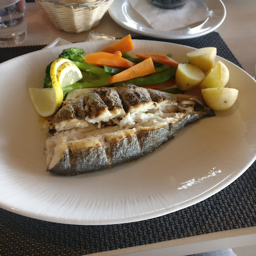 Julia’s restaurant,beach bar & lounge - Gastronomia e hotelaria