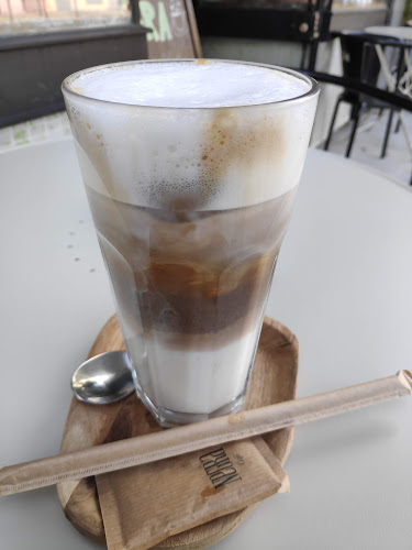 Negra Café Boavista Open Times