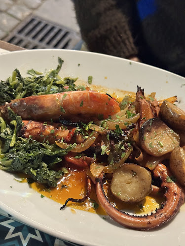 N° 28 - 30, Rua dos Caldeireiros, 4050-137 Porto