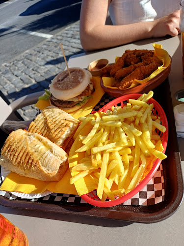 Opinii despre Sunset Steve's Bar (Piscinas Naturais) în Caldas da Rainha - Gastronomia e hotelaria