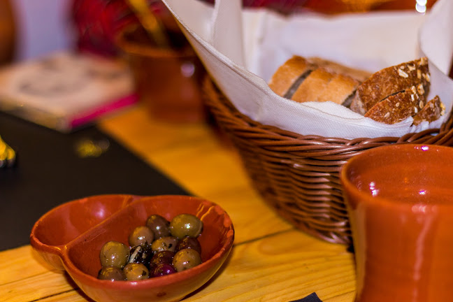 Comentarii opinii despre Associação do Fado Casto