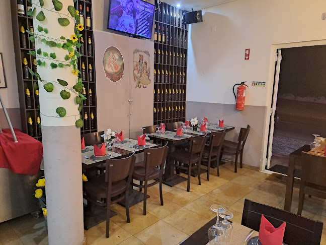 New Delhi Indian Tandoor Restaurant - Gastronomia e hotelaria