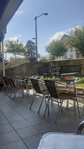 Opinii despre Lua Bar ( YOUSSEF chlef) în Oliveira do Hospital - Gastronomia e hotelaria