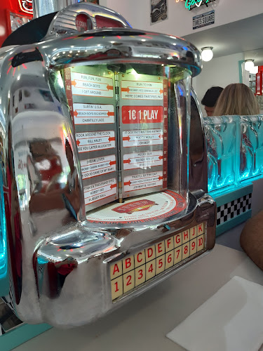 Av. Dom João II 43 A, 1990-083 Lisboa