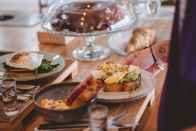 KAYA - Coffee & Brunch