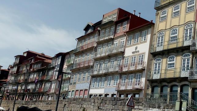 R. dos Campeões Europeus 28-198 Loja 407, 4350-414 Porto