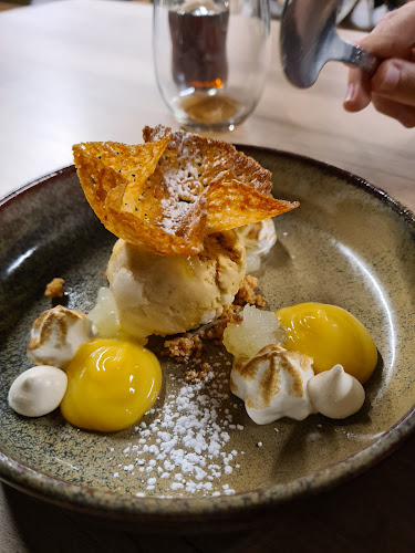 R. Pereiras 19, 4805-534 Sande (São Martinho)