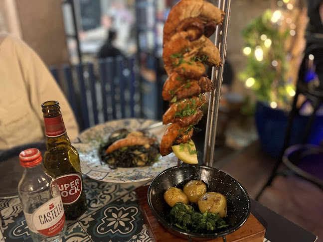 N° 28 - 30, Rua dos Caldeireiros, 4050-137 Porto