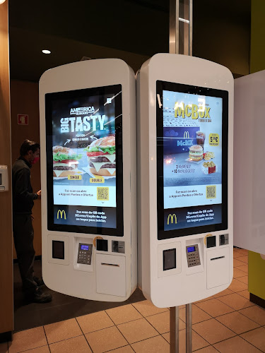 Opinii despre McDonald's - Alverca Auchan în Alverca do Ribatejo - Gastronomia e hotelaria