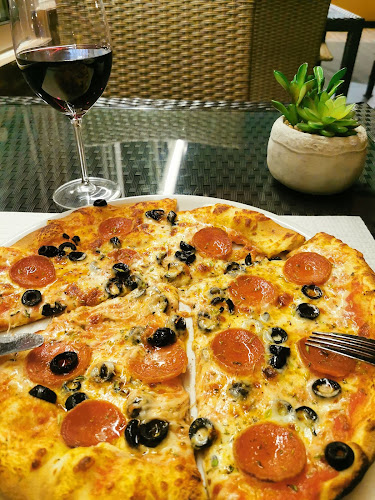 http://www.robertoschickenpiripiri.com/