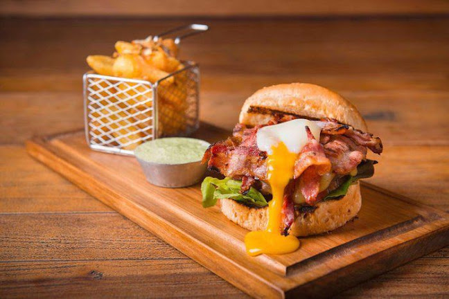 Opinii despre Bar House "cantinho da preta lounge bar " în Bobadela - Gastronomia e hotelaria