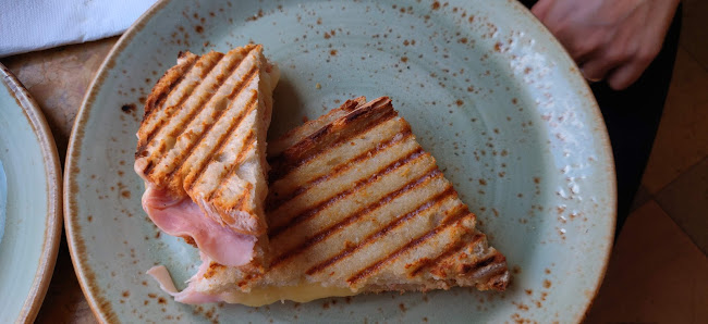 Av. Dr. Miguel Bombarda 6, 2710-590 Sintra