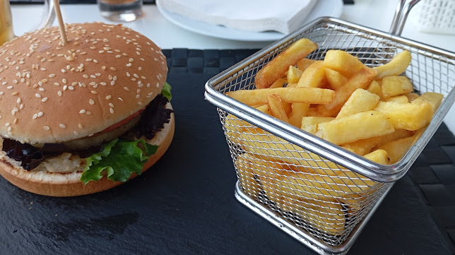Brutus Bar & Café - Gastronomia e hotelaria