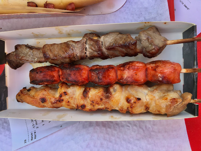 Friends e Planet Hot Dog - Gastronomia e hotelaria