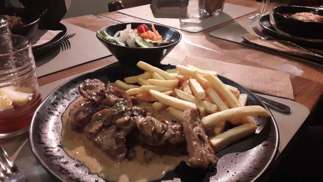 R. de Santa Barbara 1, 2460-352 Cela