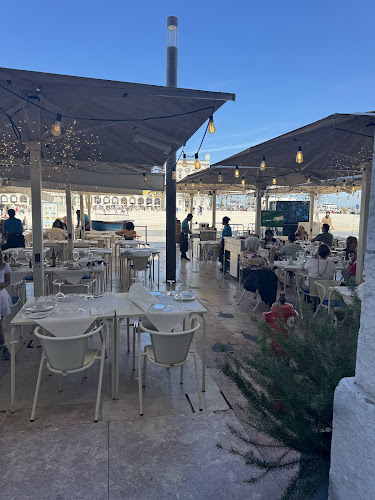 Baía do Peixe - Praça do Comércio - Gastronomia e hotelaria