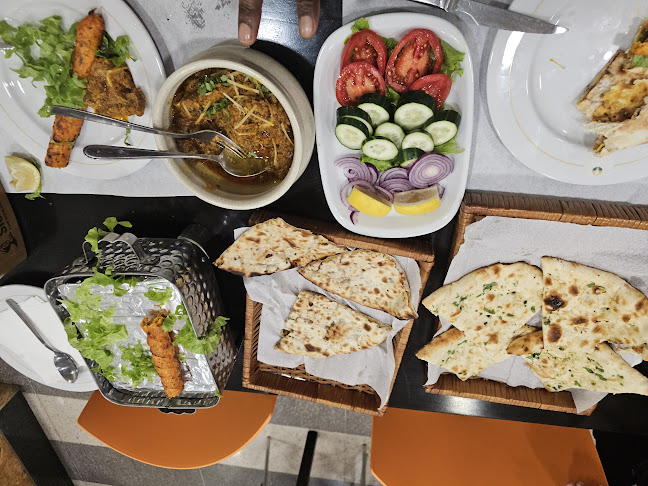 Grill Gravy. / Tastyhut Family Hall - Gastronomia e hotelaria