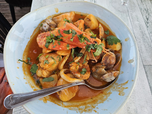 Julia’s restaurant,beach bar & lounge