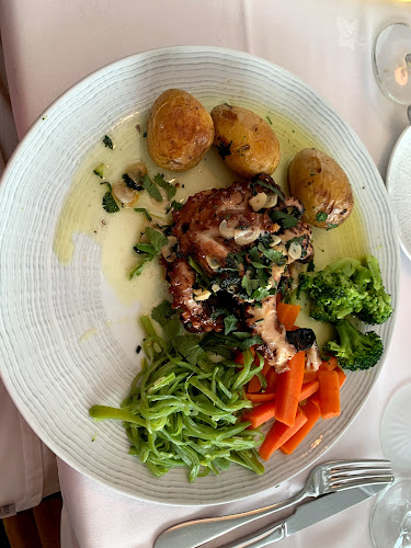 Avenida Marginal, Praia de Carcavelos, 2775-604 Lisboa