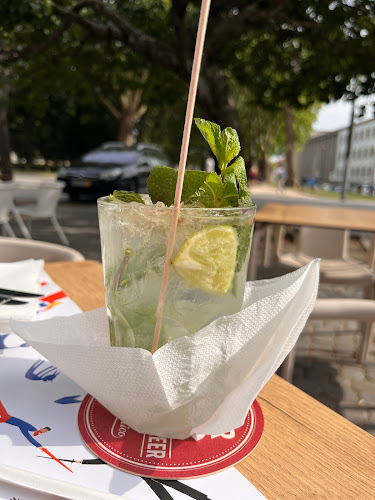 Menina e Moça Porto - Porto