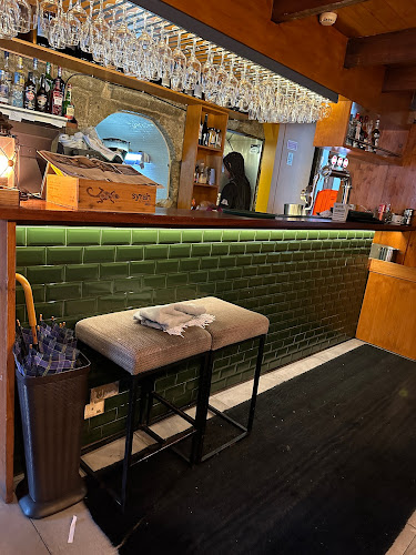 Cais da Ribeira 24, 4050-509 Porto