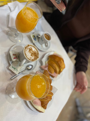 Casa das Bifanas - Gastronomia e hotelaria